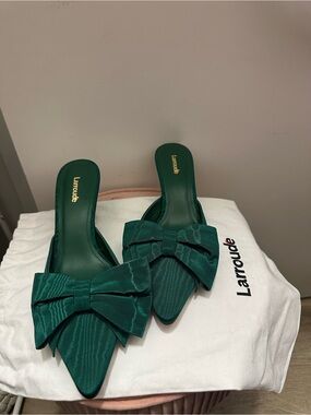 NWT Larroude Green Bow Pointed Toe Mules